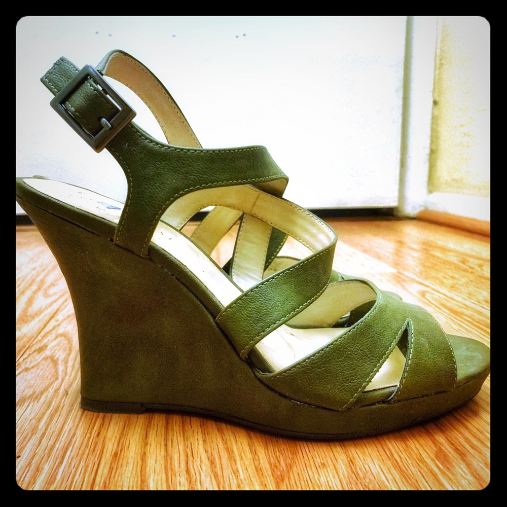 Nine West Green wedges **Like New**